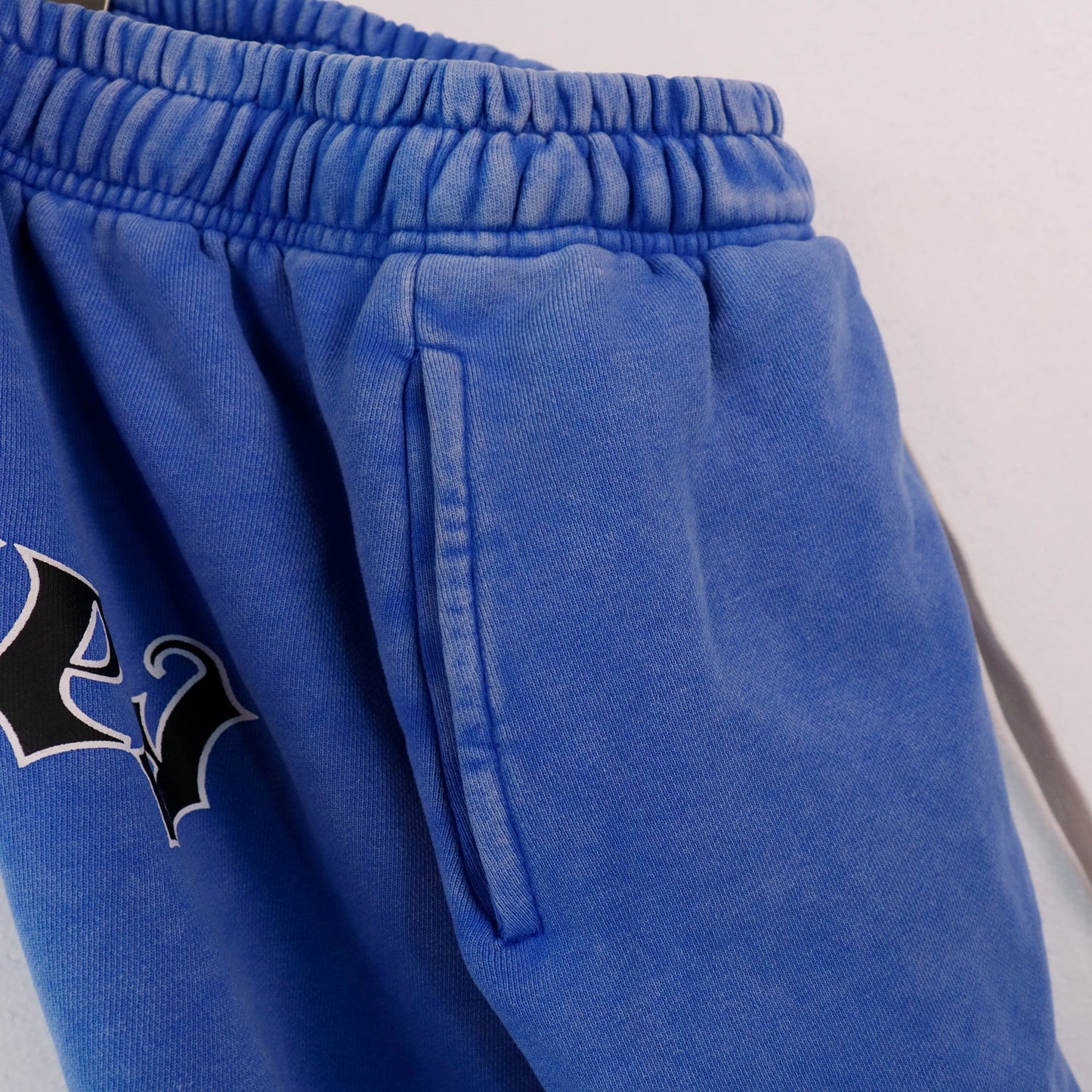NEW Shorts 8679