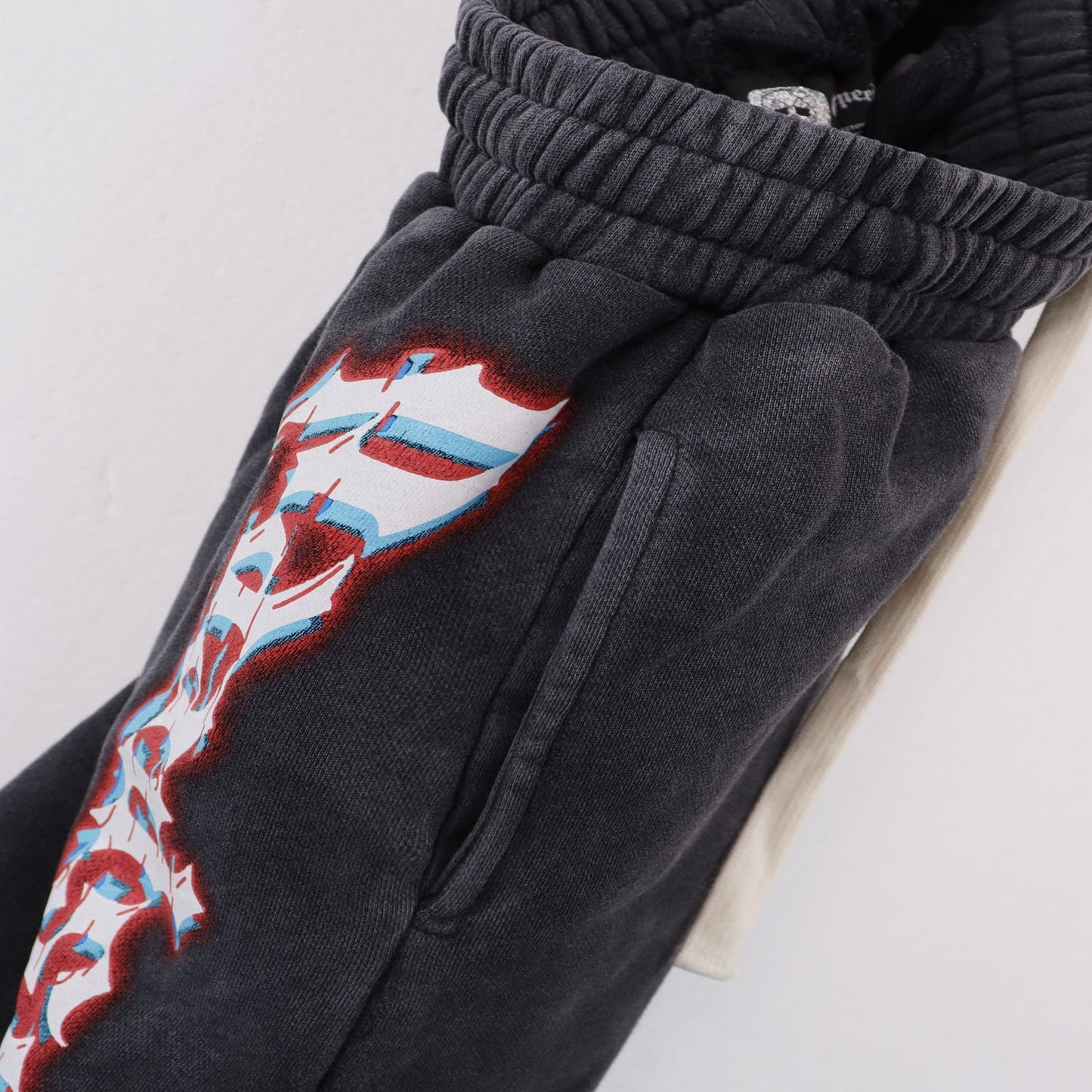 NEW Shorts 8770