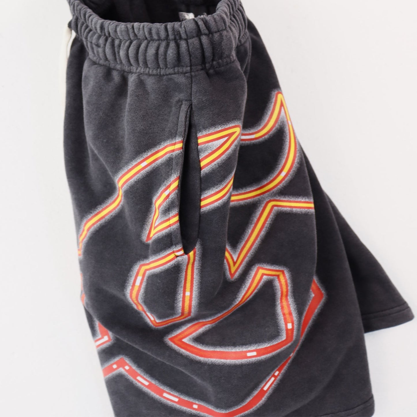 NEW Shorts 8776